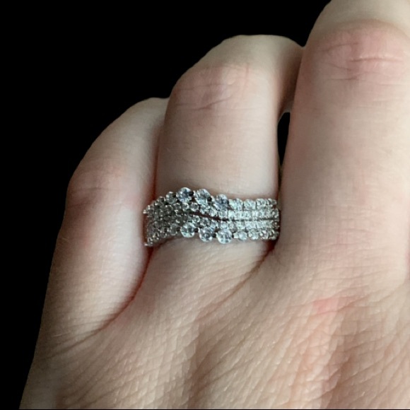 STERLING SILVER DIAMOND RING - Picture 9 of 10